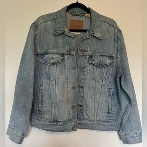 Levi’s trucker jean jacket